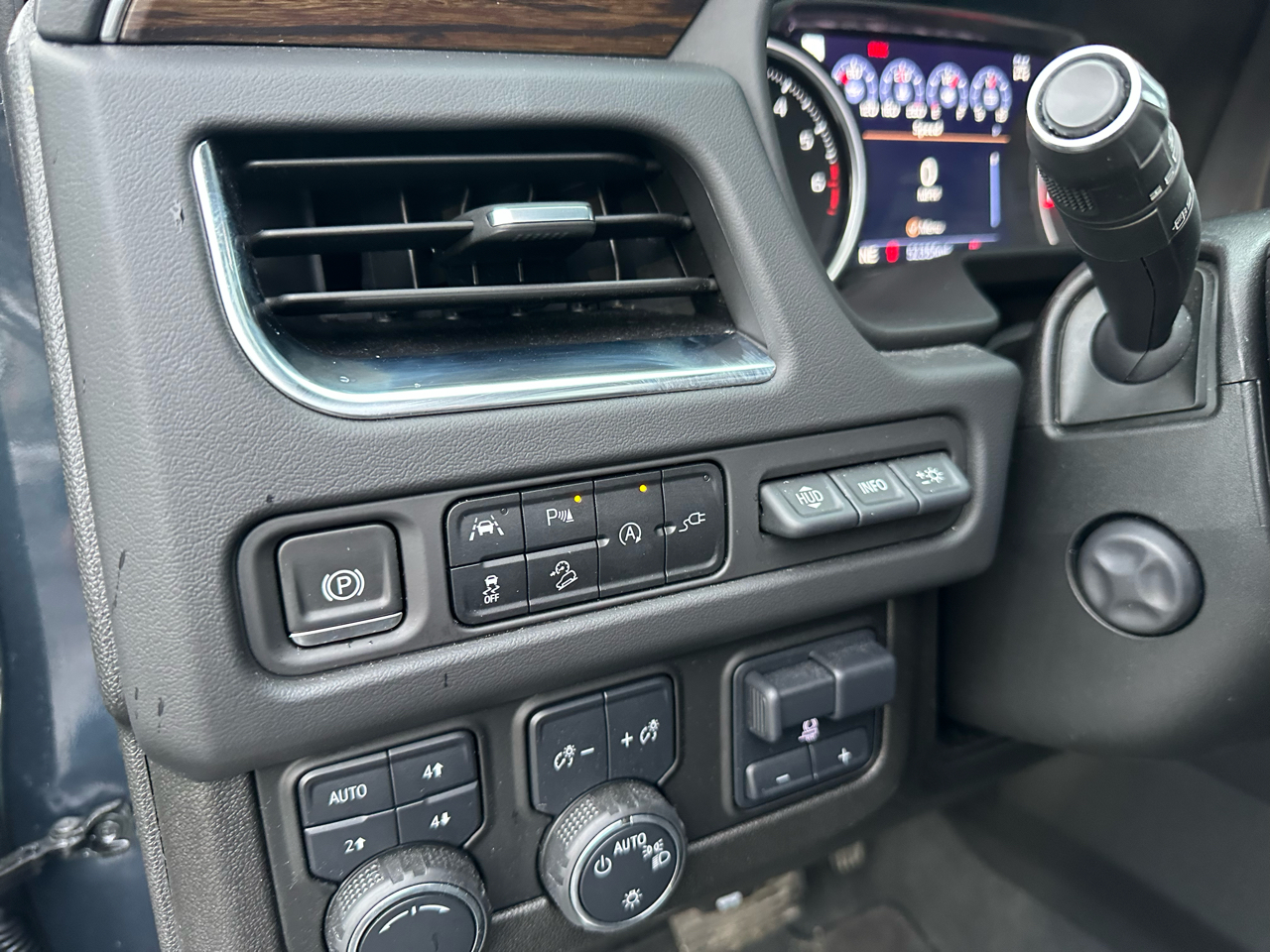 Chevrolet Tahoe 4WD 4dr Premier 2021