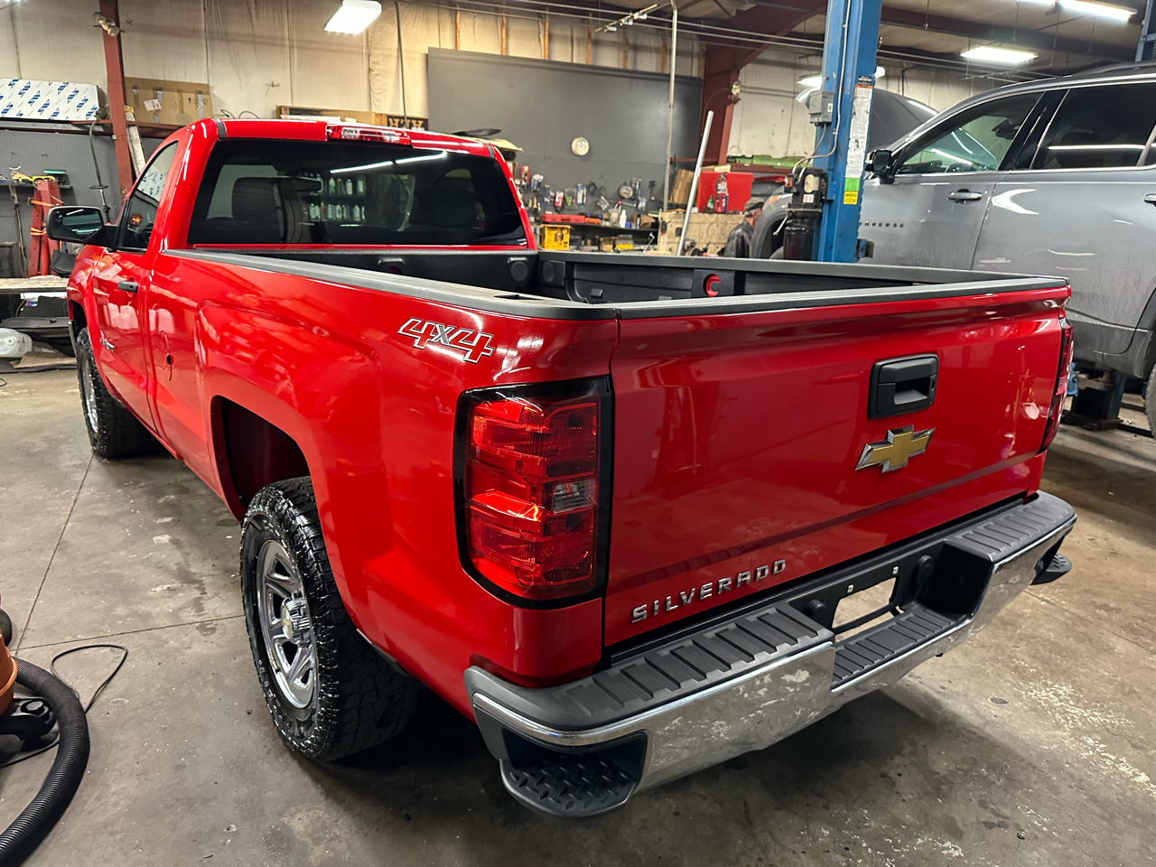 Chevrolet Silverado 1500 4WD Reg Cab 133.0" LS 2016