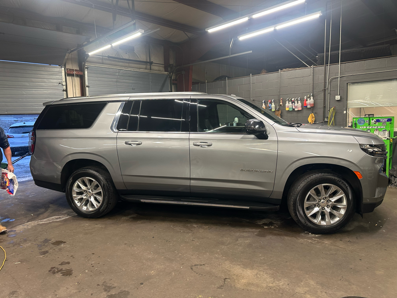 Chevrolet Suburban 4WD 4dr Premier 2023