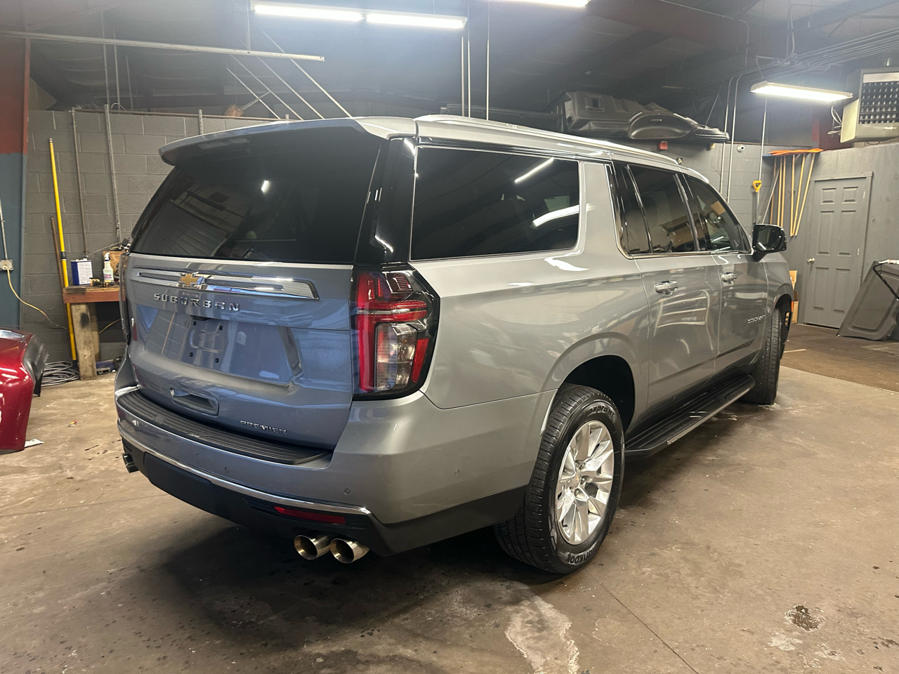 Chevrolet Suburban 4WD 4dr Premier 2023