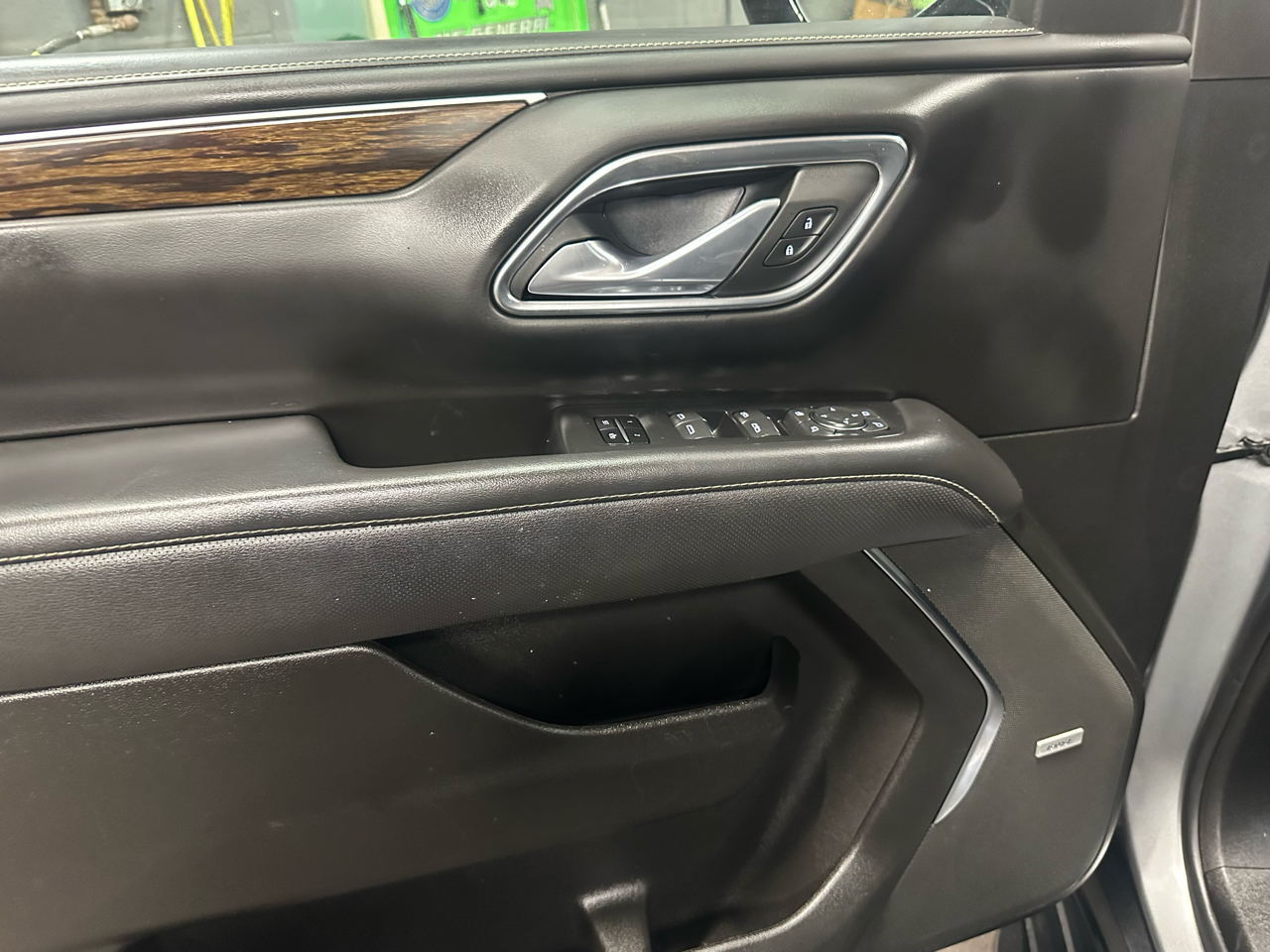 Chevrolet Suburban 4WD 4dr Premier 2023