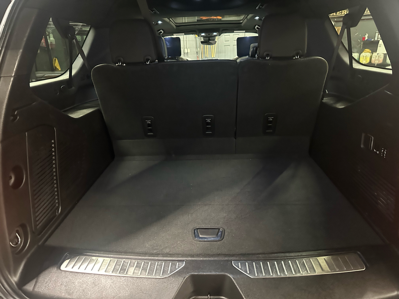 Chevrolet Suburban 4WD 4dr Premier 2023