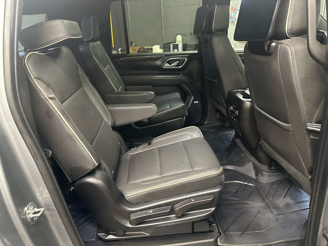 Chevrolet Suburban 4WD 4dr Premier 2023