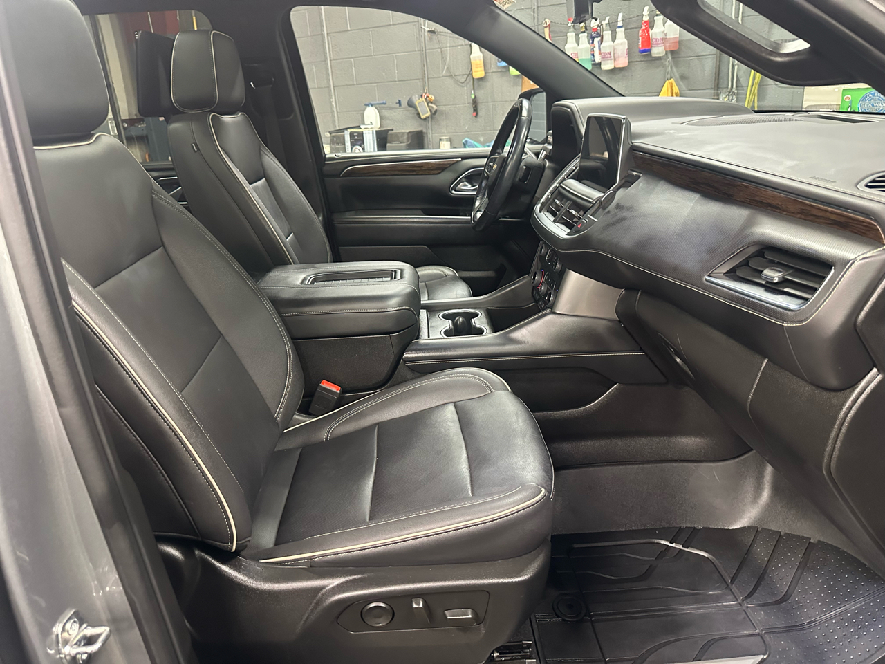 Chevrolet Suburban 4WD 4dr Premier 2023