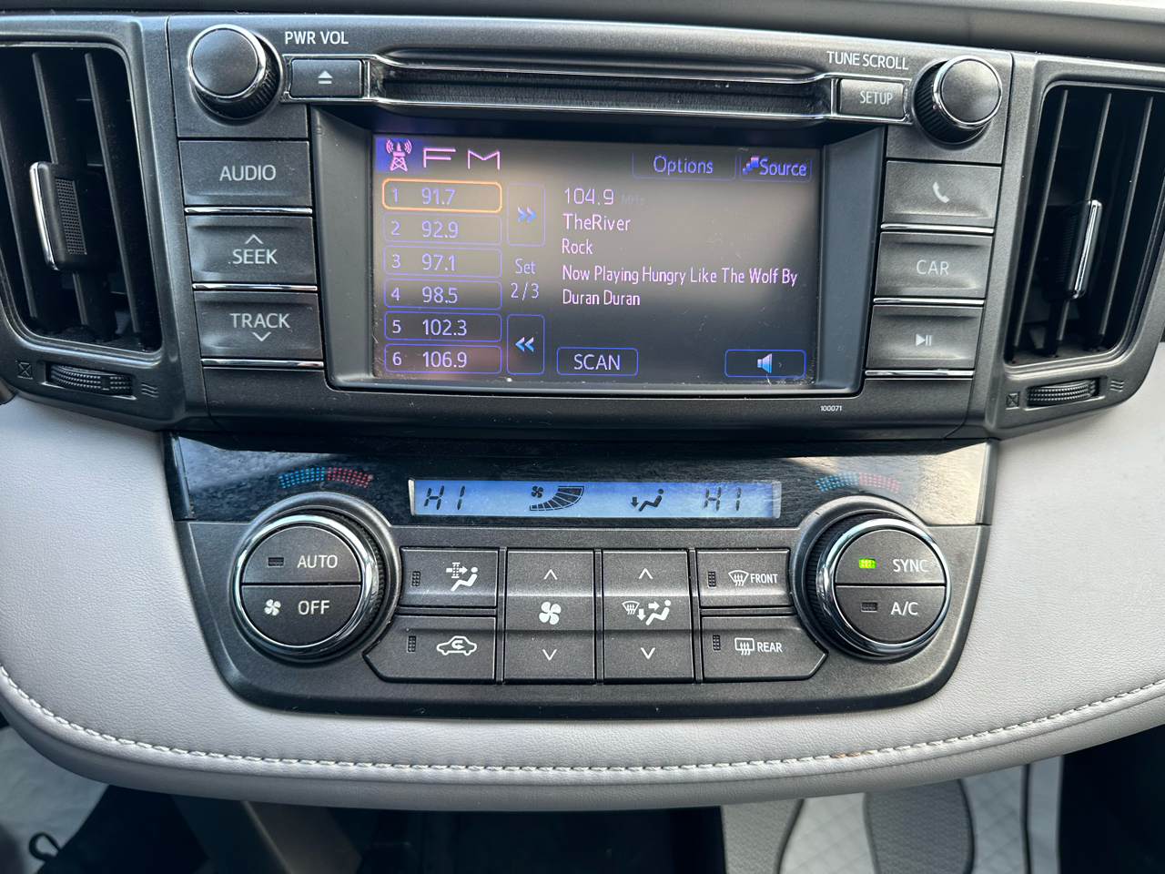 Toyota RAV4 AWD 4dr XLE (Natl) 2013