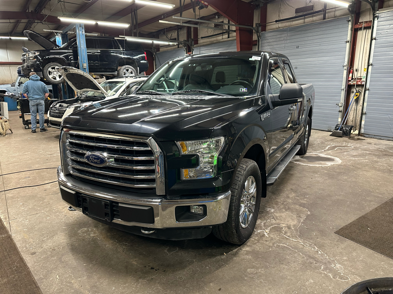 Ford F-150 4WD SuperCab 163" XLT w/HD Payload Pkg 2015