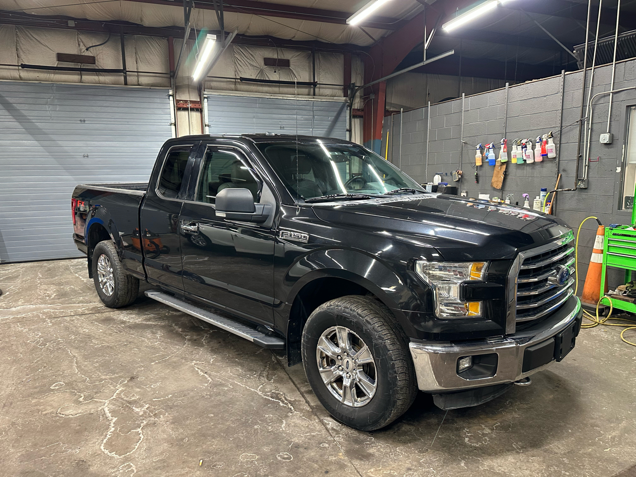 Ford F-150 4WD SuperCab 163" XLT w/HD Payload Pkg 2015