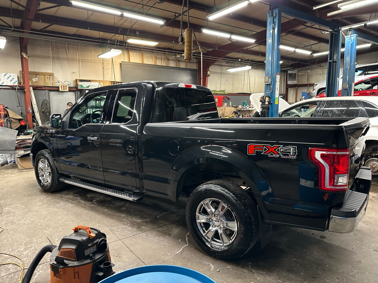 Ford F-150 4WD SuperCab 163" XLT w/HD Payload Pkg 2015