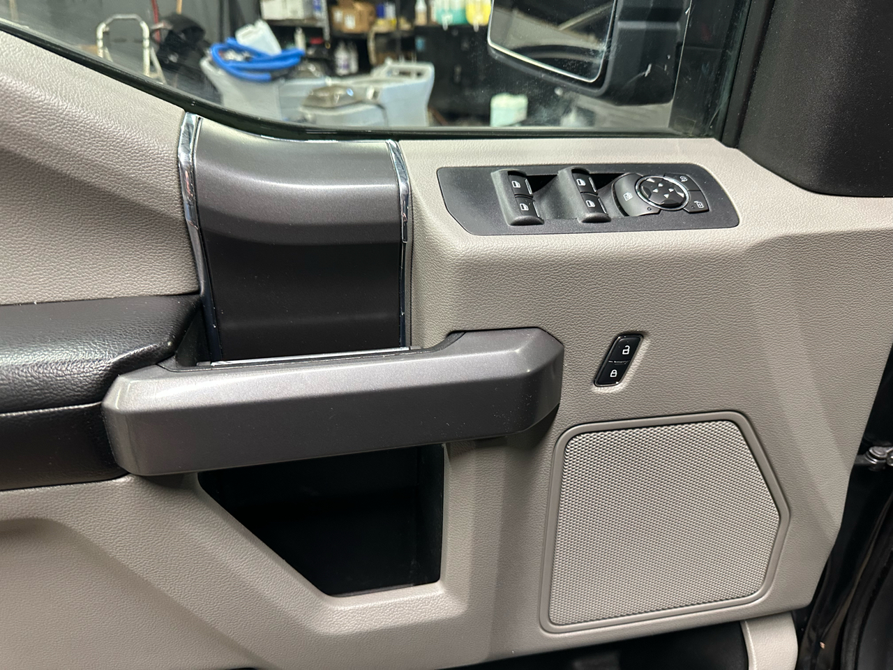 Ford F-150 4WD SuperCab 163" XLT w/HD Payload Pkg 2015