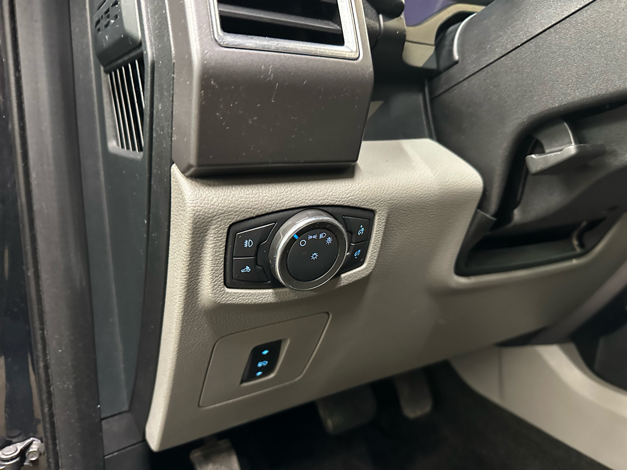 Ford F-150 4WD SuperCab 163" XLT w/HD Payload Pkg 2015