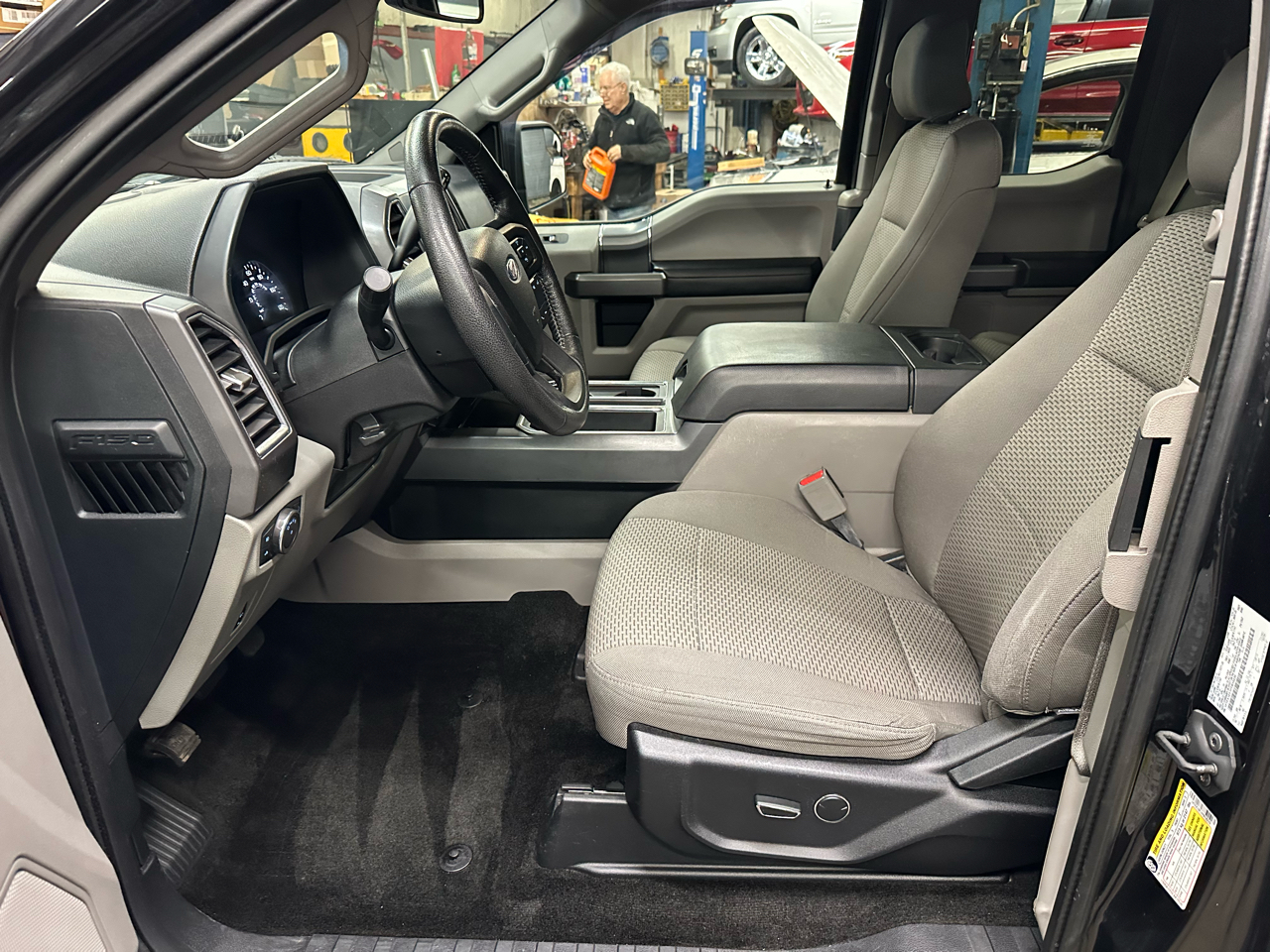 Ford F-150 4WD SuperCab 163" XLT w/HD Payload Pkg 2015