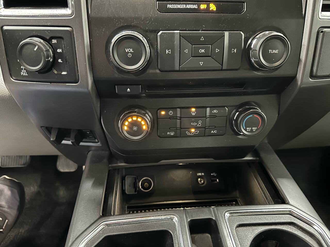 Ford F-150 4WD SuperCab 163" XLT w/HD Payload Pkg 2015