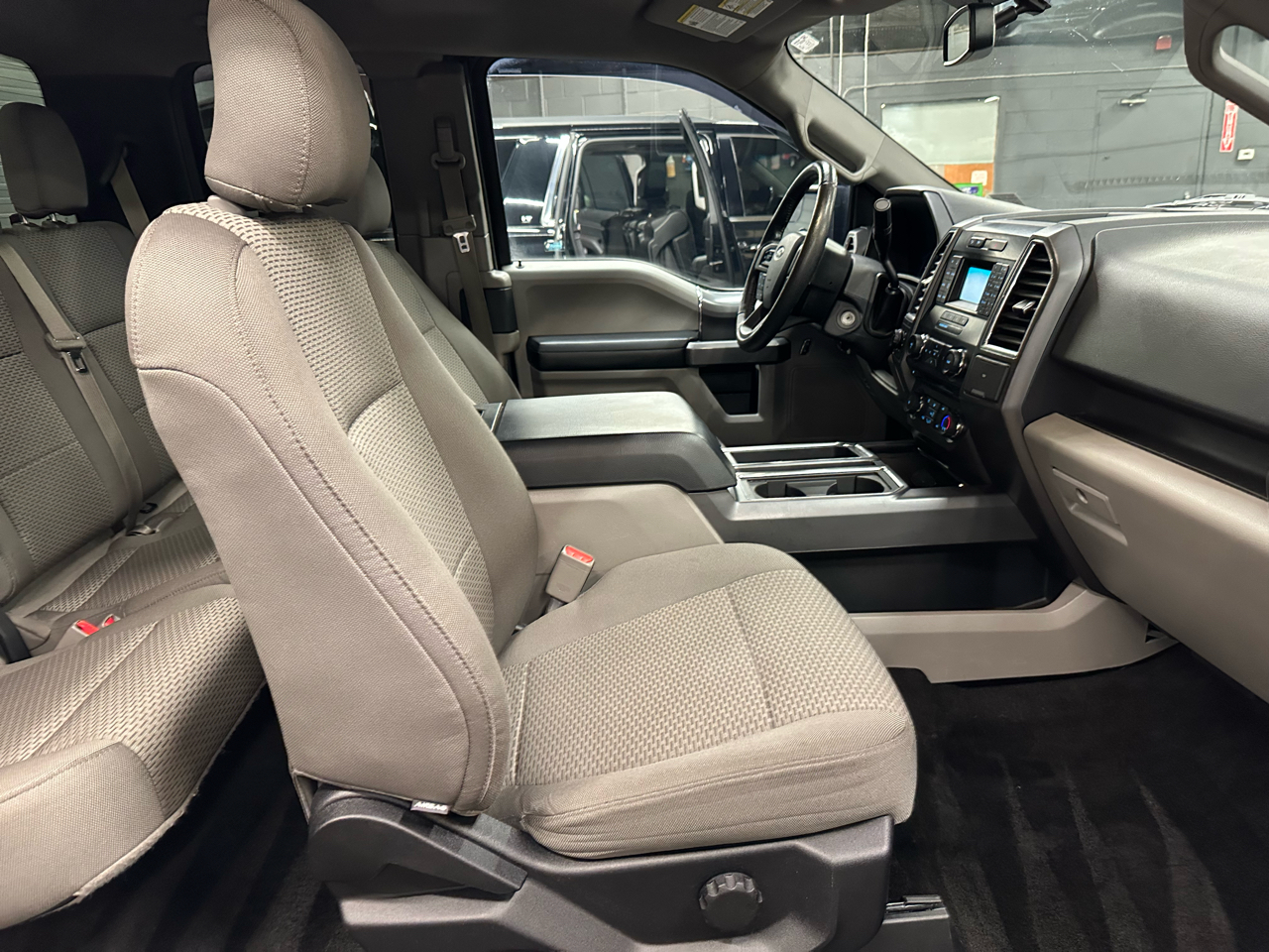 Ford F-150 4WD SuperCab 163" XLT w/HD Payload Pkg 2015