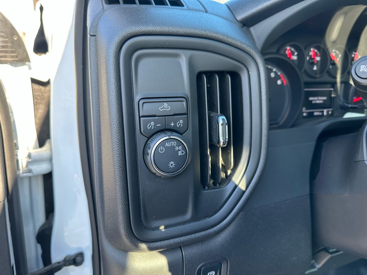 Chevrolet Silverado 1500 2WD Reg Cab 140" Work Truck 2024