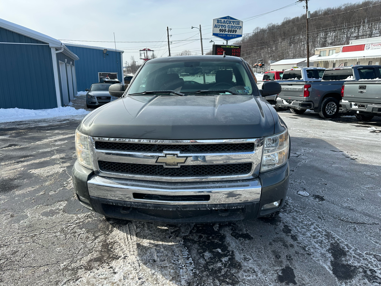 Chevrolet Silverado 1500 4WD Ext Cab 143.5" LT 2011