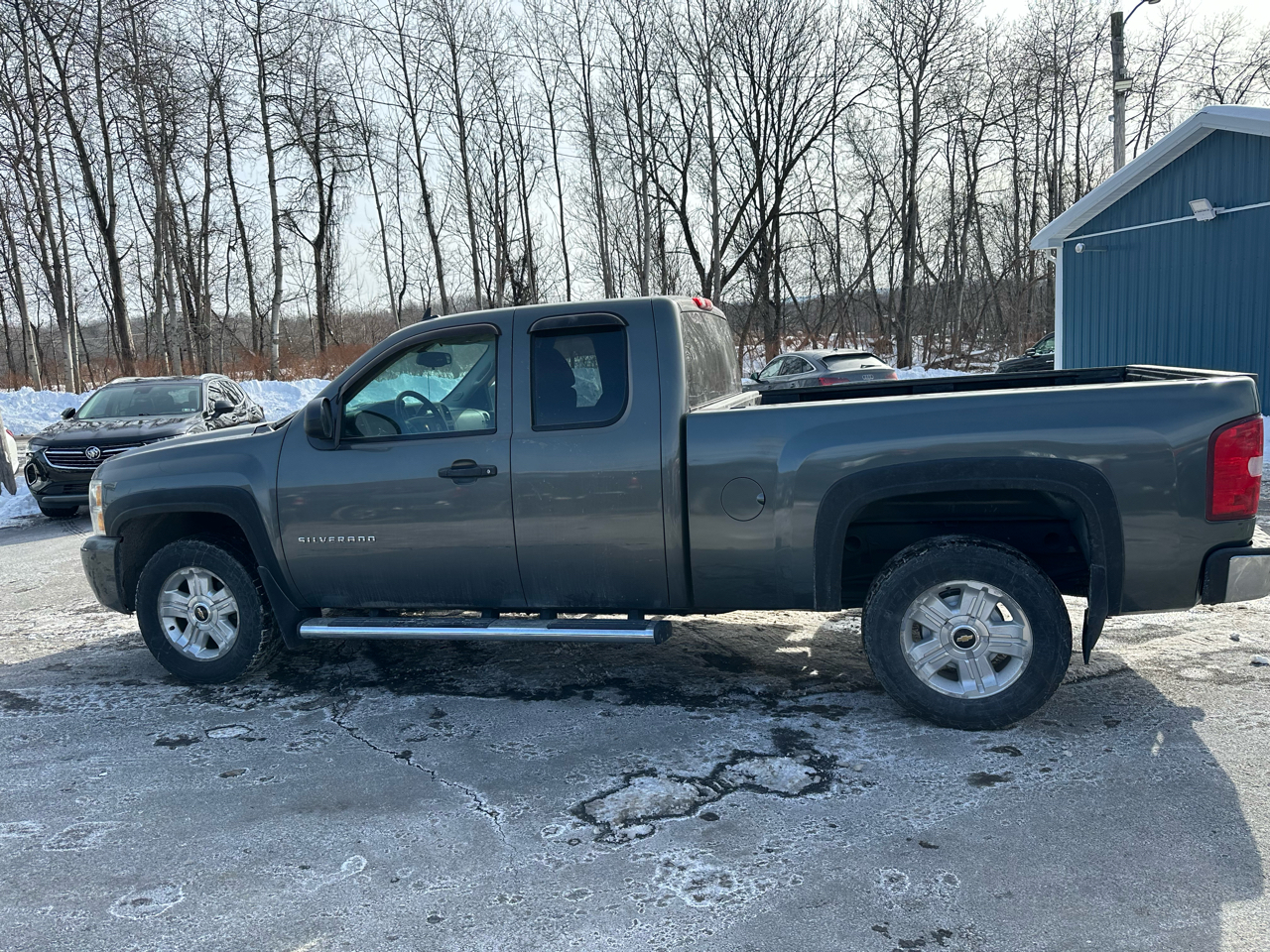 Chevrolet Silverado 1500 4WD Ext Cab 143.5" LT 2011