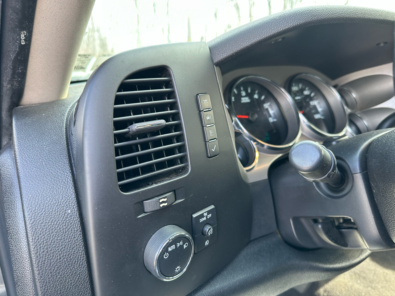 Chevrolet Silverado 1500 4WD Ext Cab 143.5" LT 2011