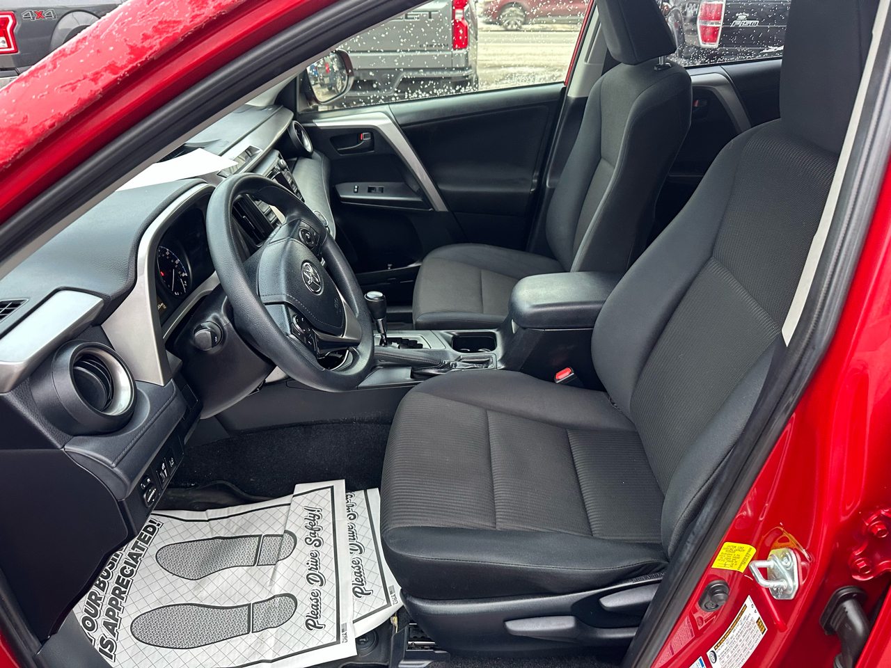 Toyota RAV4 LE AWD (Natl) 2017