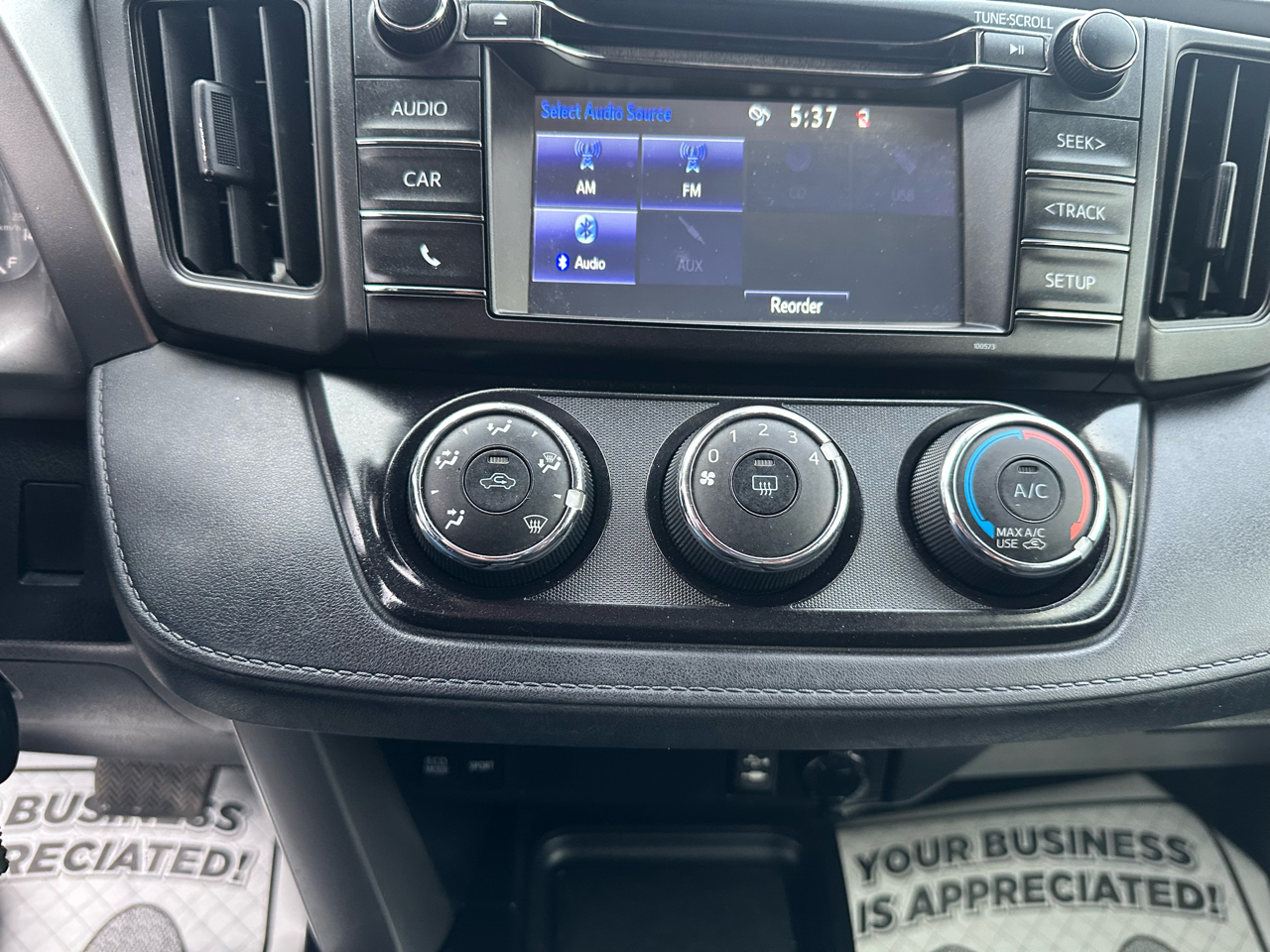 Toyota RAV4 LE AWD (Natl) 2017