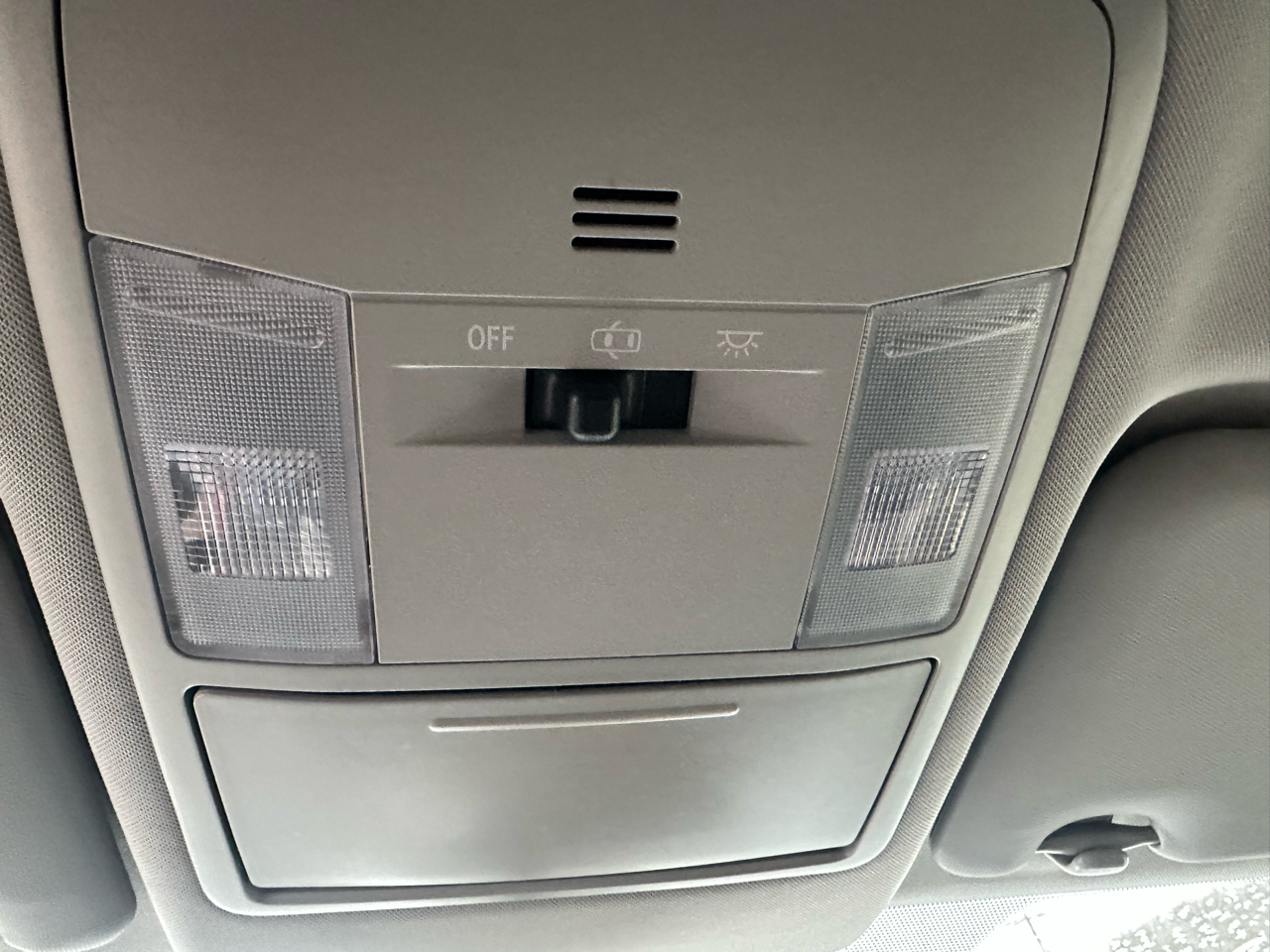 Toyota RAV4 LE AWD (Natl) 2017