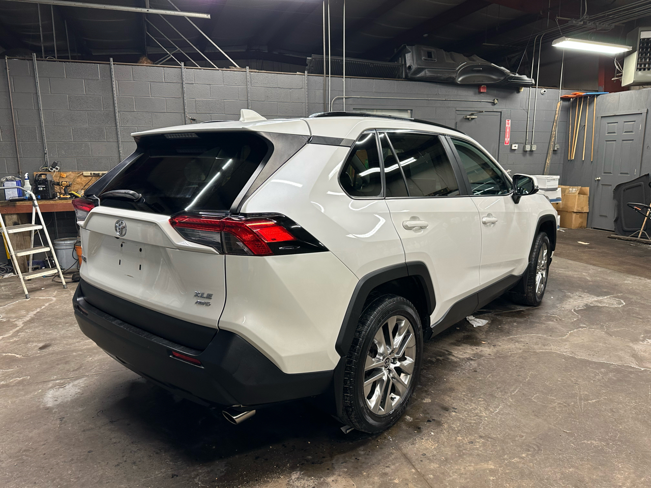 Toyota RAV4 XLE Premium AWD (Natl) 2021