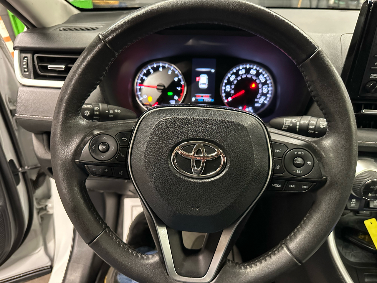 Toyota RAV4 XLE Premium AWD (Natl) 2021