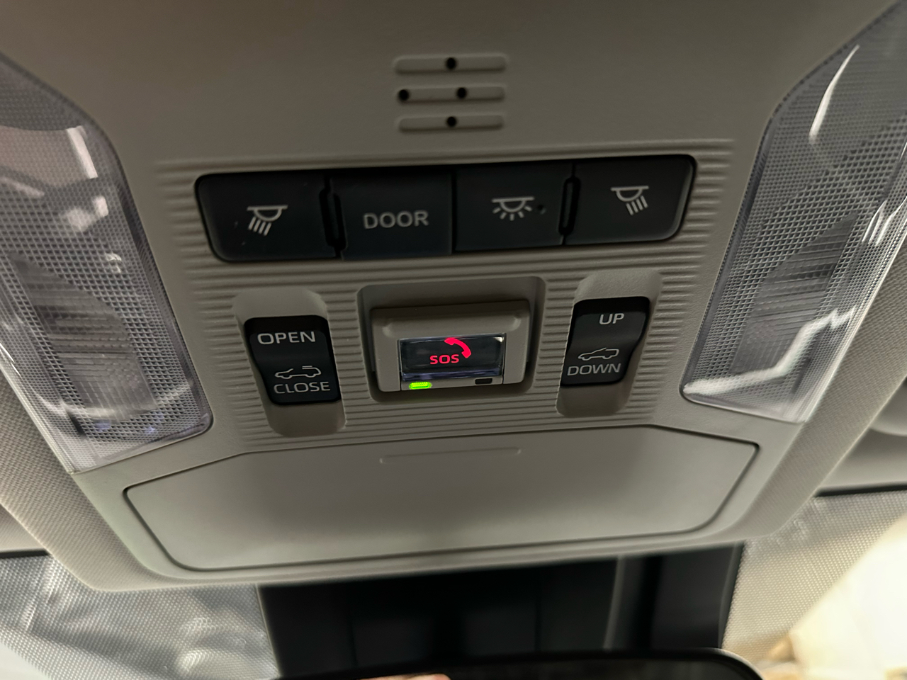 Toyota RAV4 XLE Premium AWD (Natl) 2021