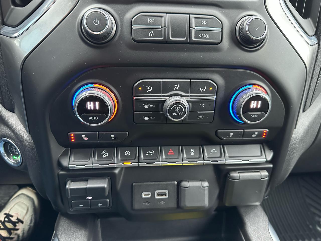 Chevrolet Silverado 1500 4WD Crew Cab 147" RST 2020