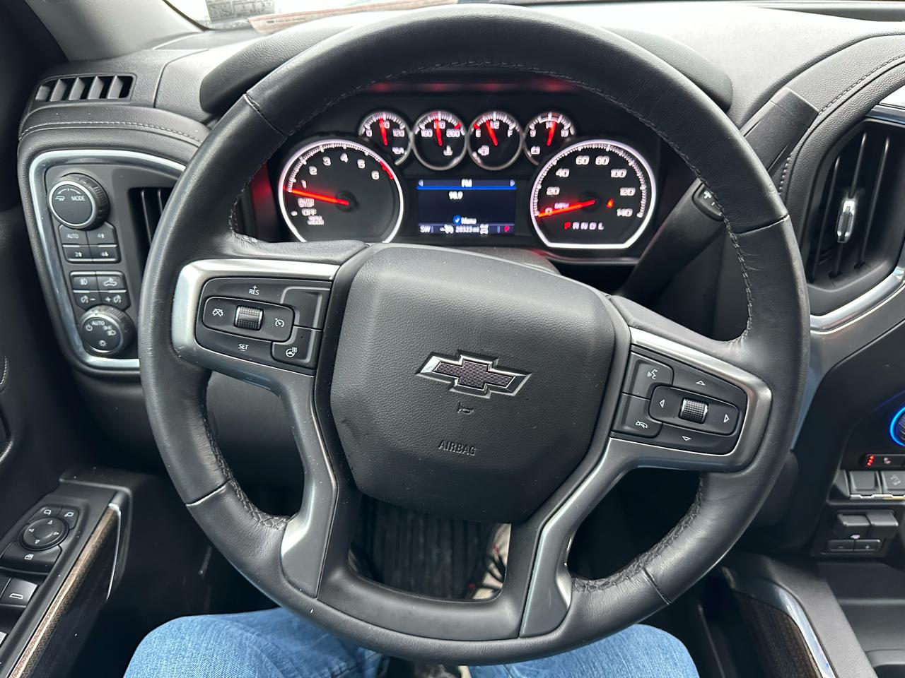 Chevrolet Silverado 1500 4WD Crew Cab 147" RST 2020