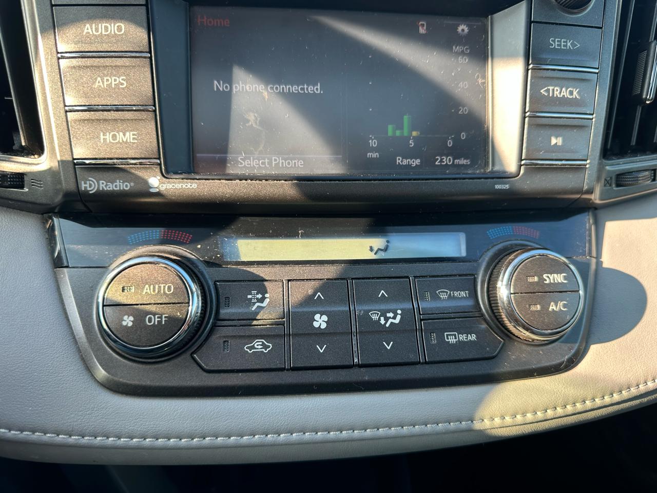 Toyota RAV4 AWD 4dr XLE (Natl) 2015