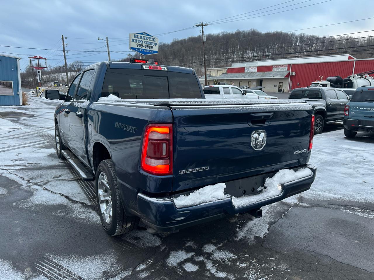 RAM 1500 Big Horn 4x4 Crew Cab 5'7" Box 2023