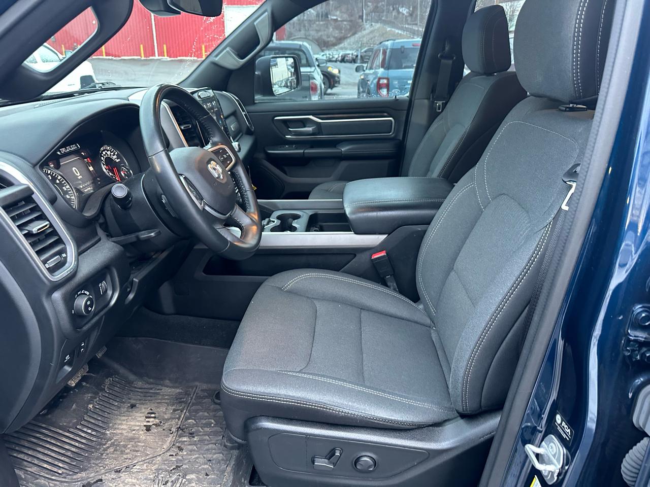 RAM 1500 Big Horn 4x4 Crew Cab 5'7" Box 2023