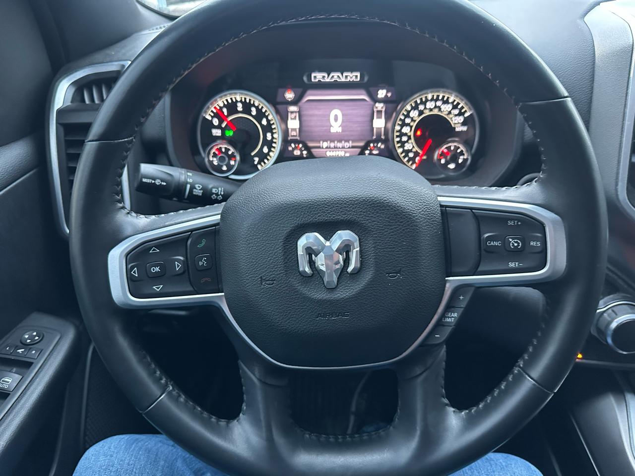 RAM 1500 Big Horn 4x4 Crew Cab 5'7" Box 2023