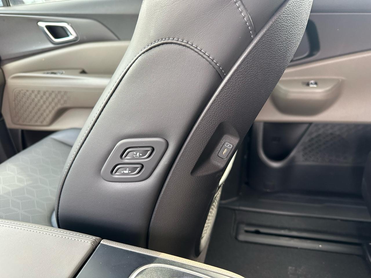 Kia Carnival Hybrid EX FWD 2025