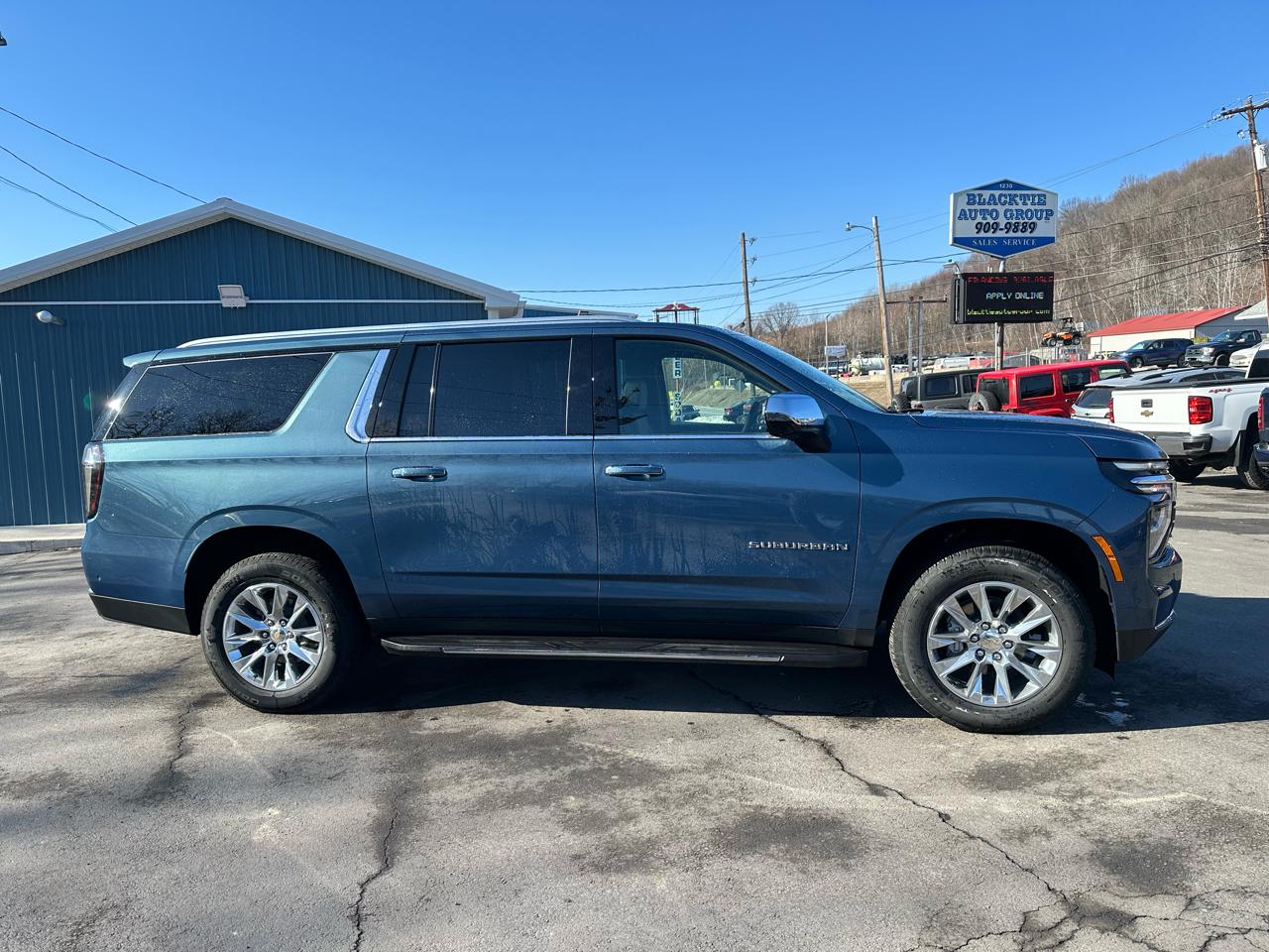 Chevrolet Suburban 4WD 4dr Premier 2025