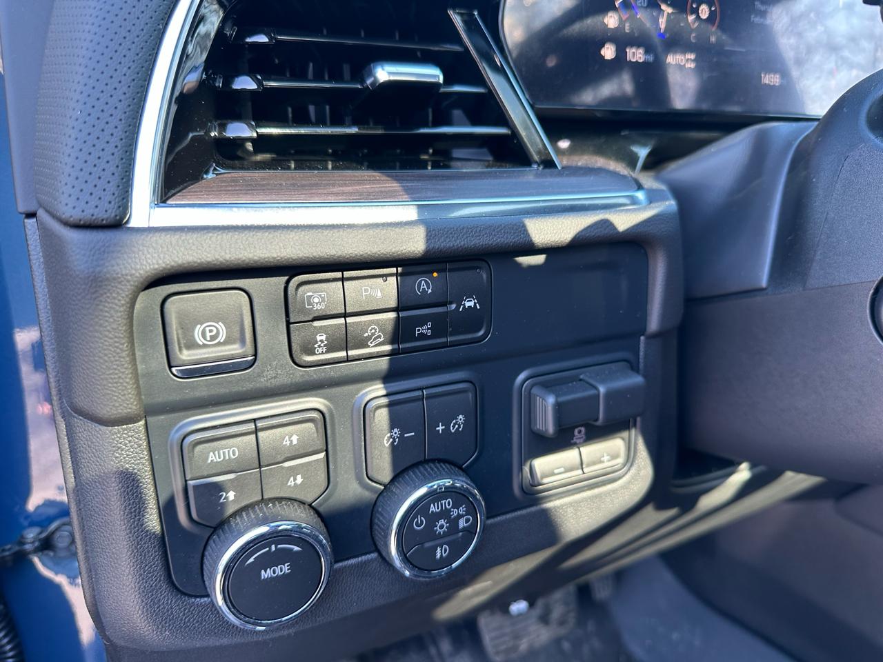 Chevrolet Suburban 4WD 4dr Premier 2025