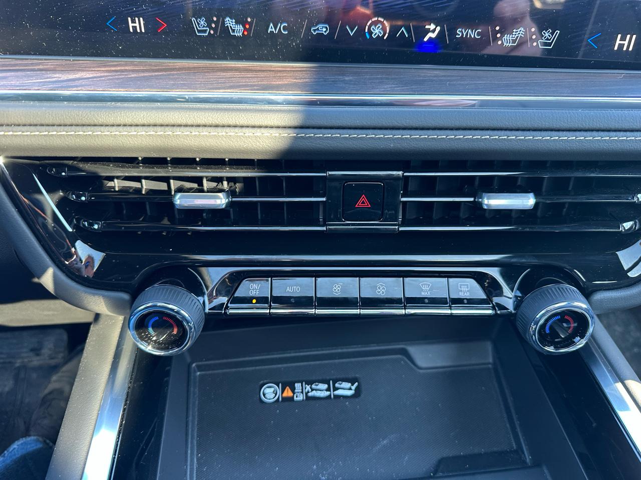 Chevrolet Suburban 4WD 4dr Premier 2025