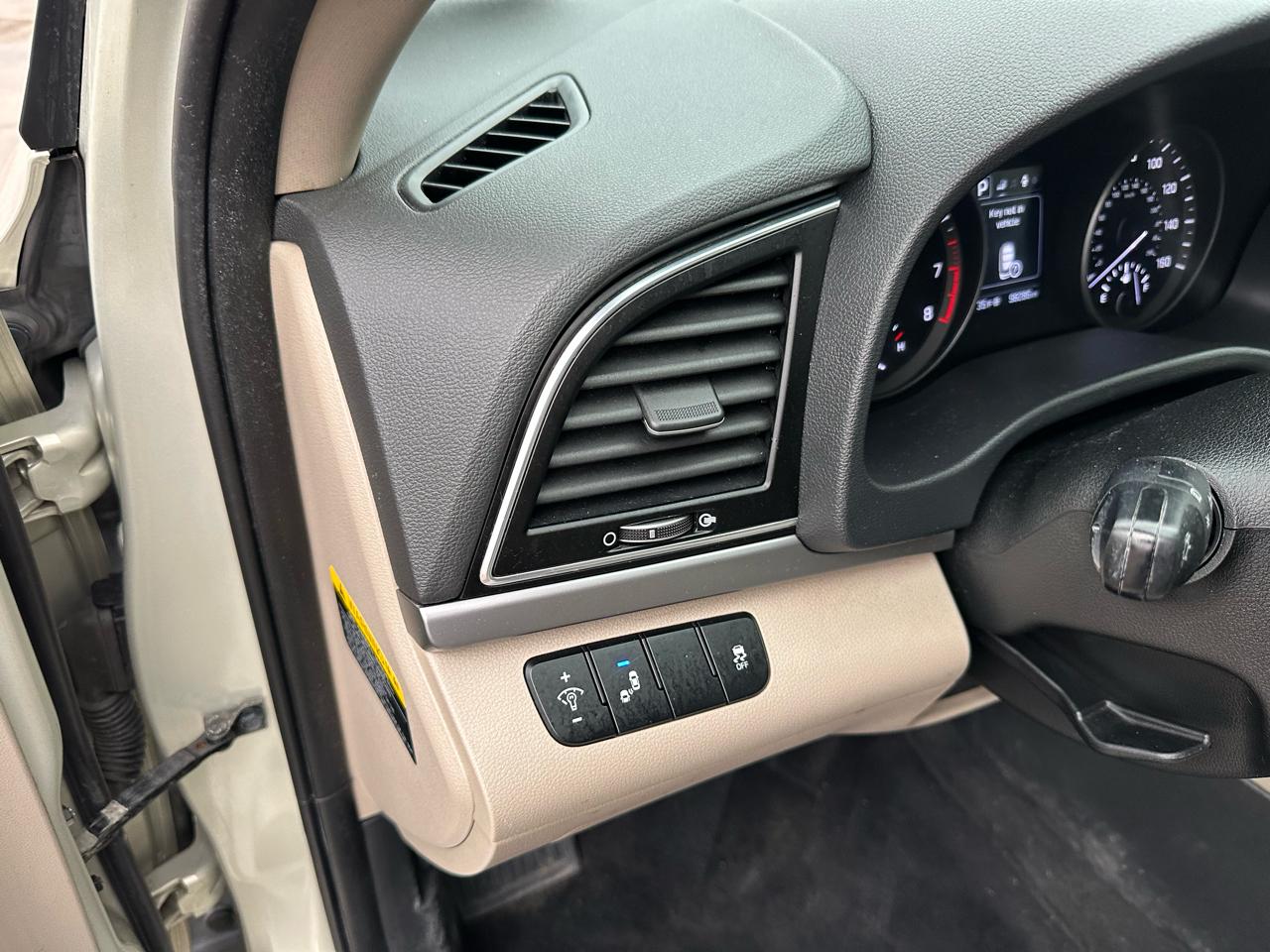 Hyundai Elantra Value Edition 2.0L Auto (Ulsan) 2017