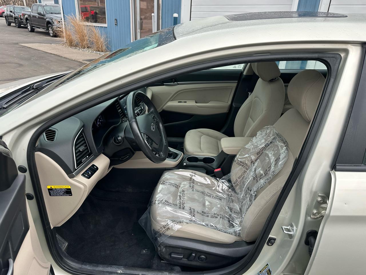 Hyundai Elantra Value Edition 2.0L Auto (Ulsan) 2017