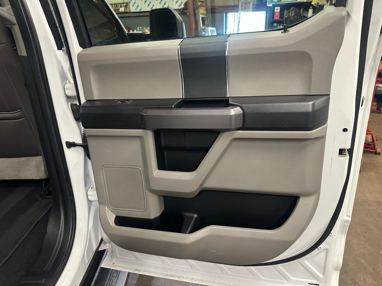 Ford Super Duty F-250 SRW XLT 4WD Crew Cab 8' Box 2021