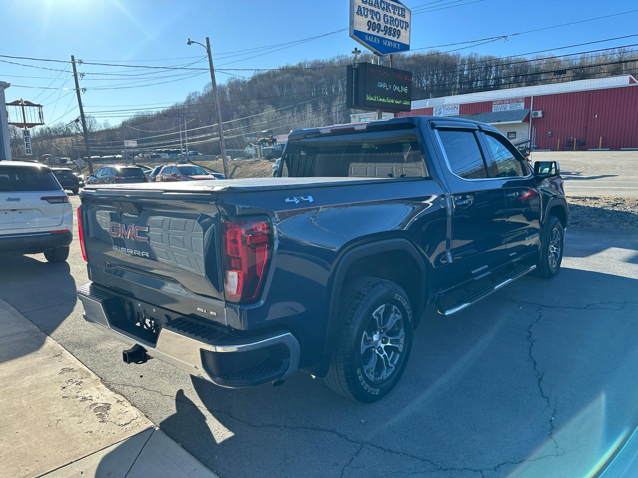 GMC Sierra 1500 4WD Crew Cab 147" SLE 2021