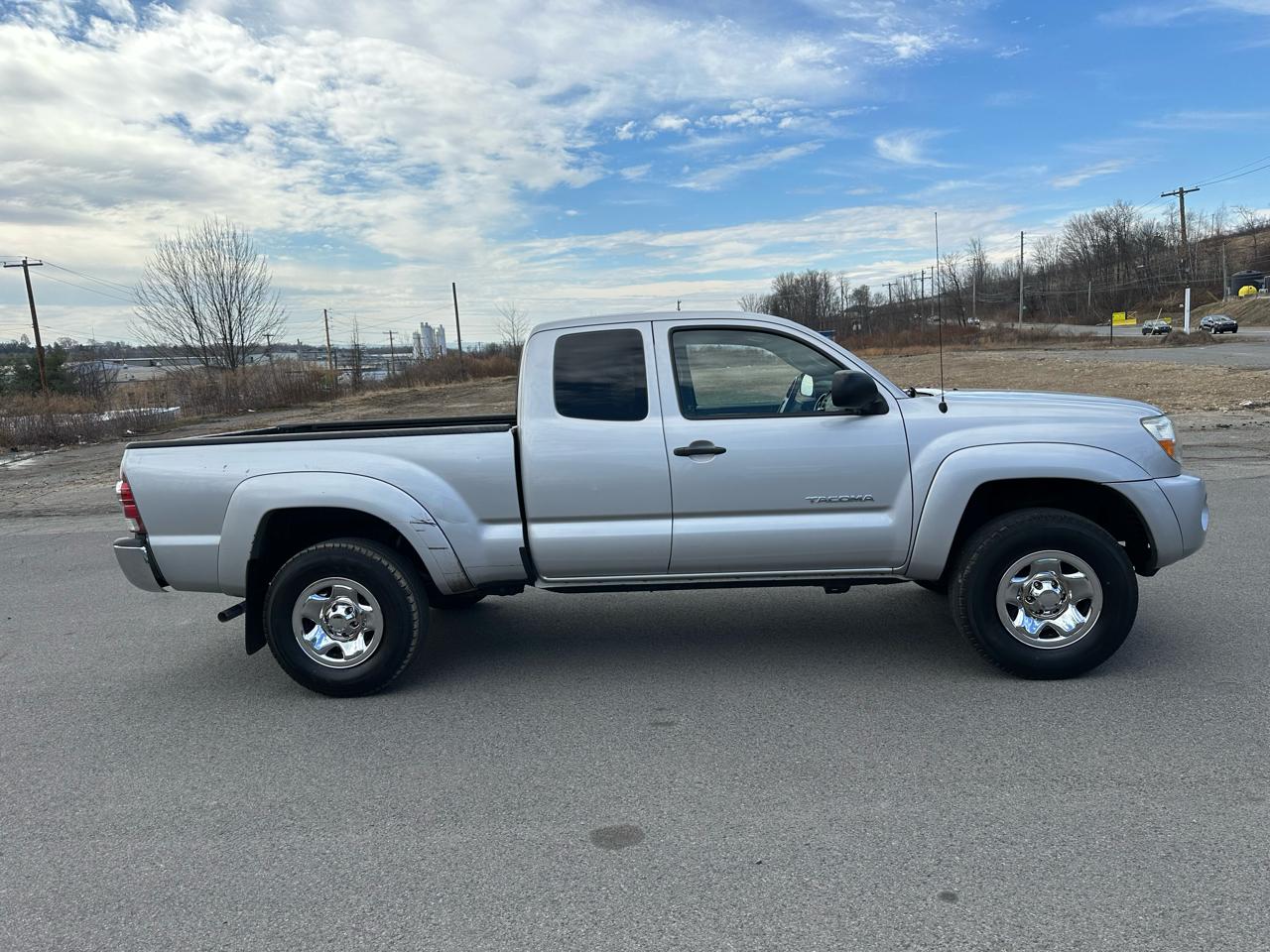 Toyota Tacoma 4WD Access V6 MT (Natl) 2010