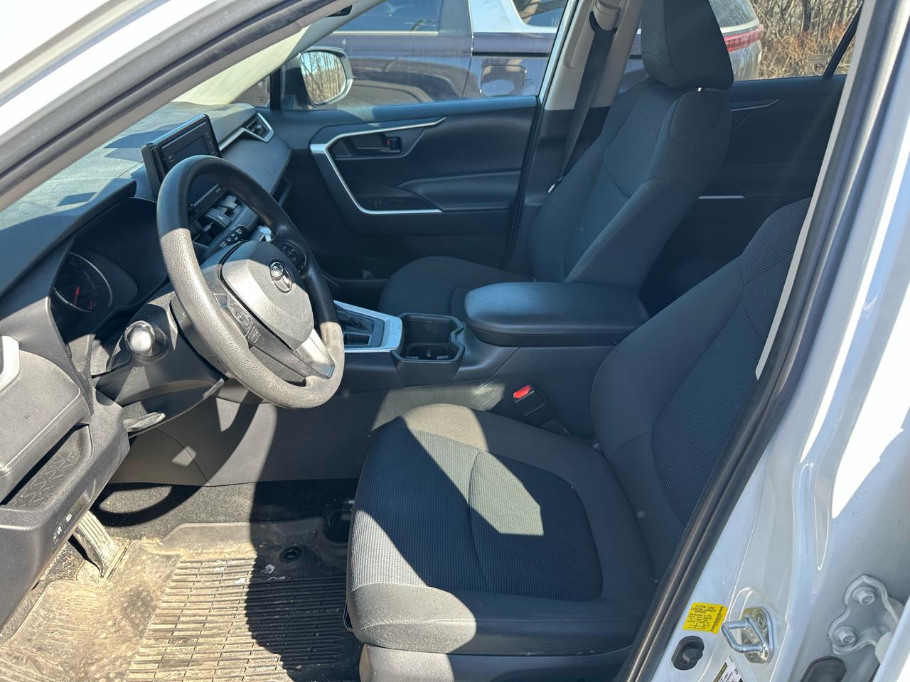 Toyota RAV4 LE AWD (Natl) 2022