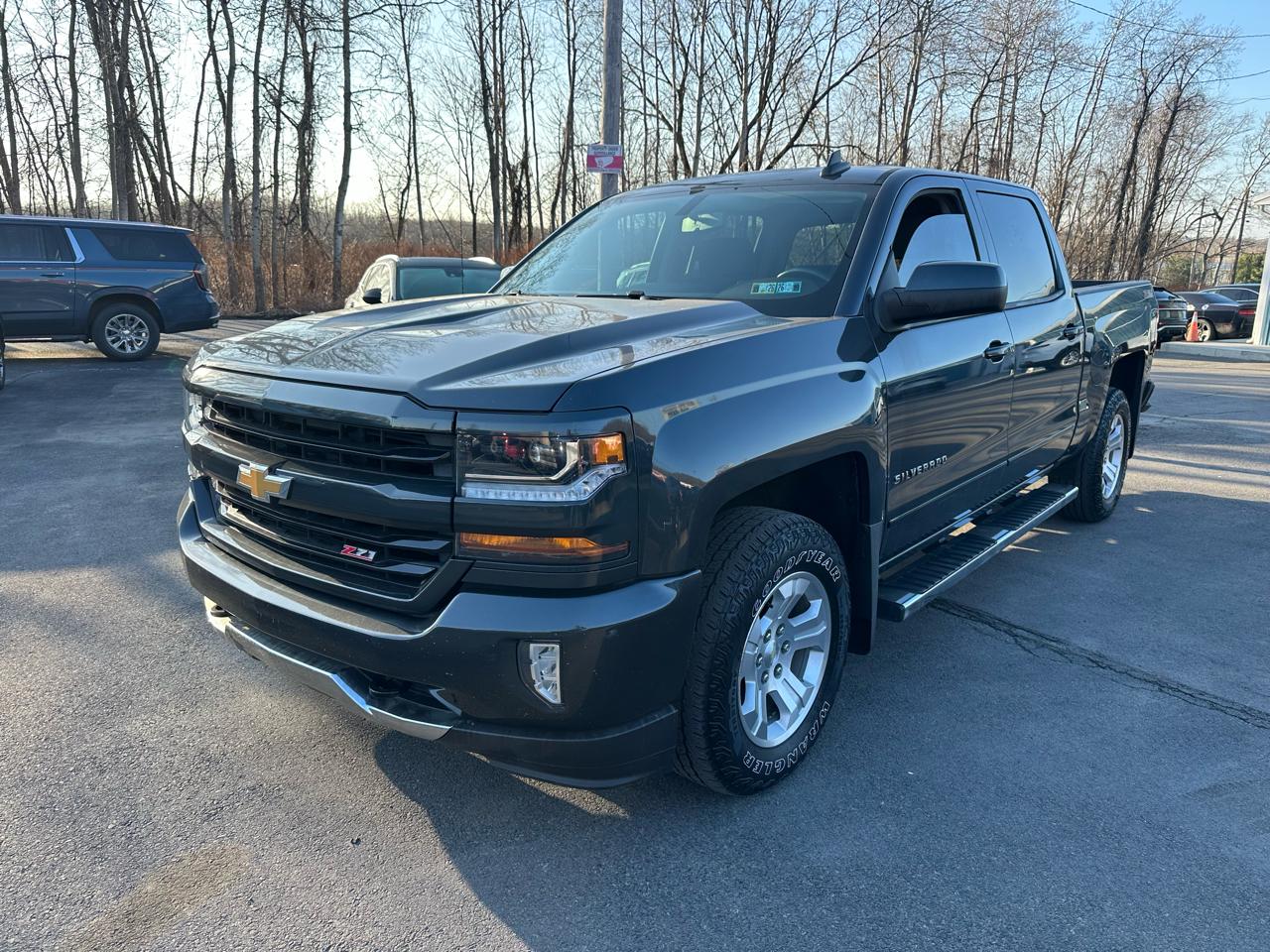 Chevrolet Silverado 1500 4WD Crew Cab 143.5" LT w/2LT 2017