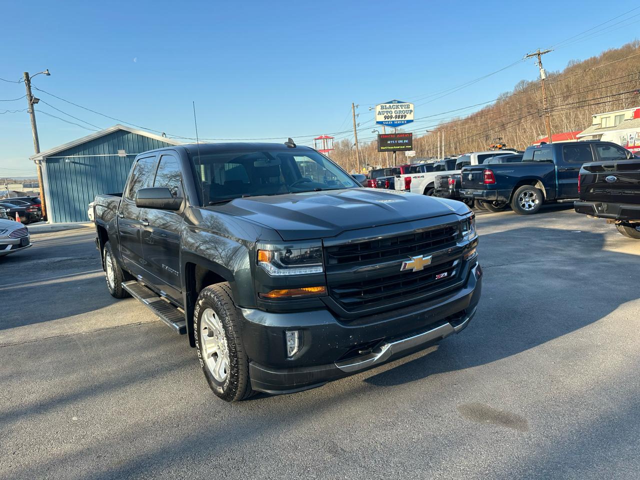 Chevrolet Silverado 1500 4WD Crew Cab 143.5" LT w/2LT 2017
