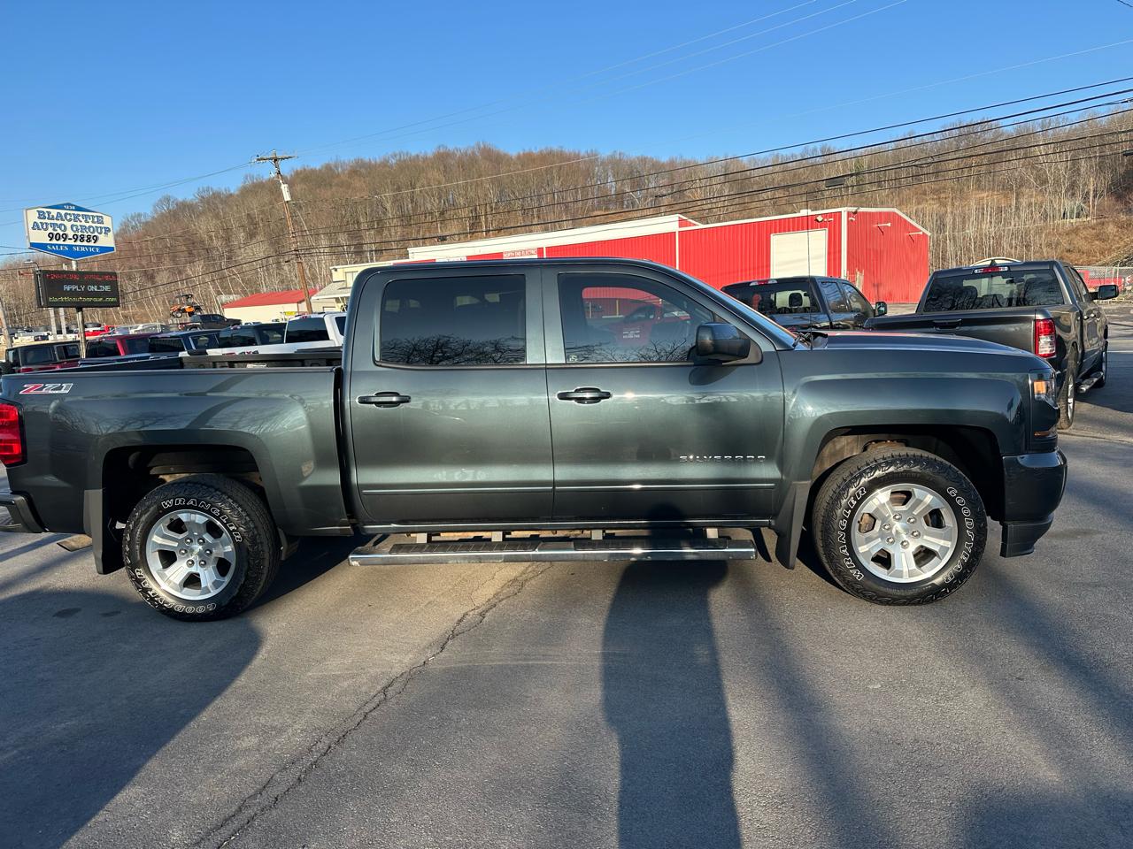 Chevrolet Silverado 1500 4WD Crew Cab 143.5" LT w/2LT 2017