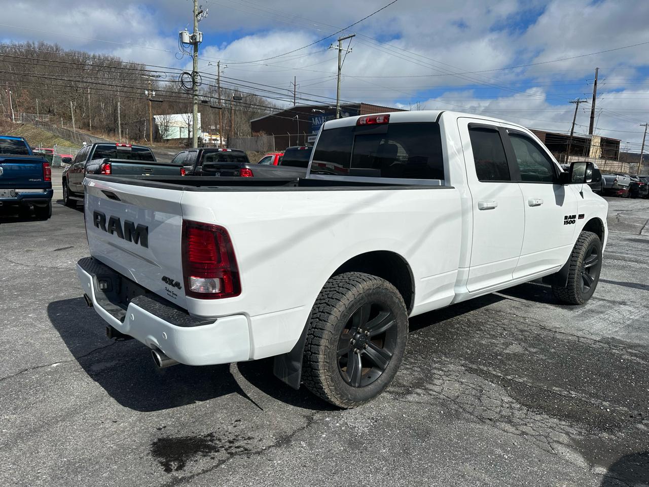 RAM 1500 4WD Quad Cab 140.5" Night 2018