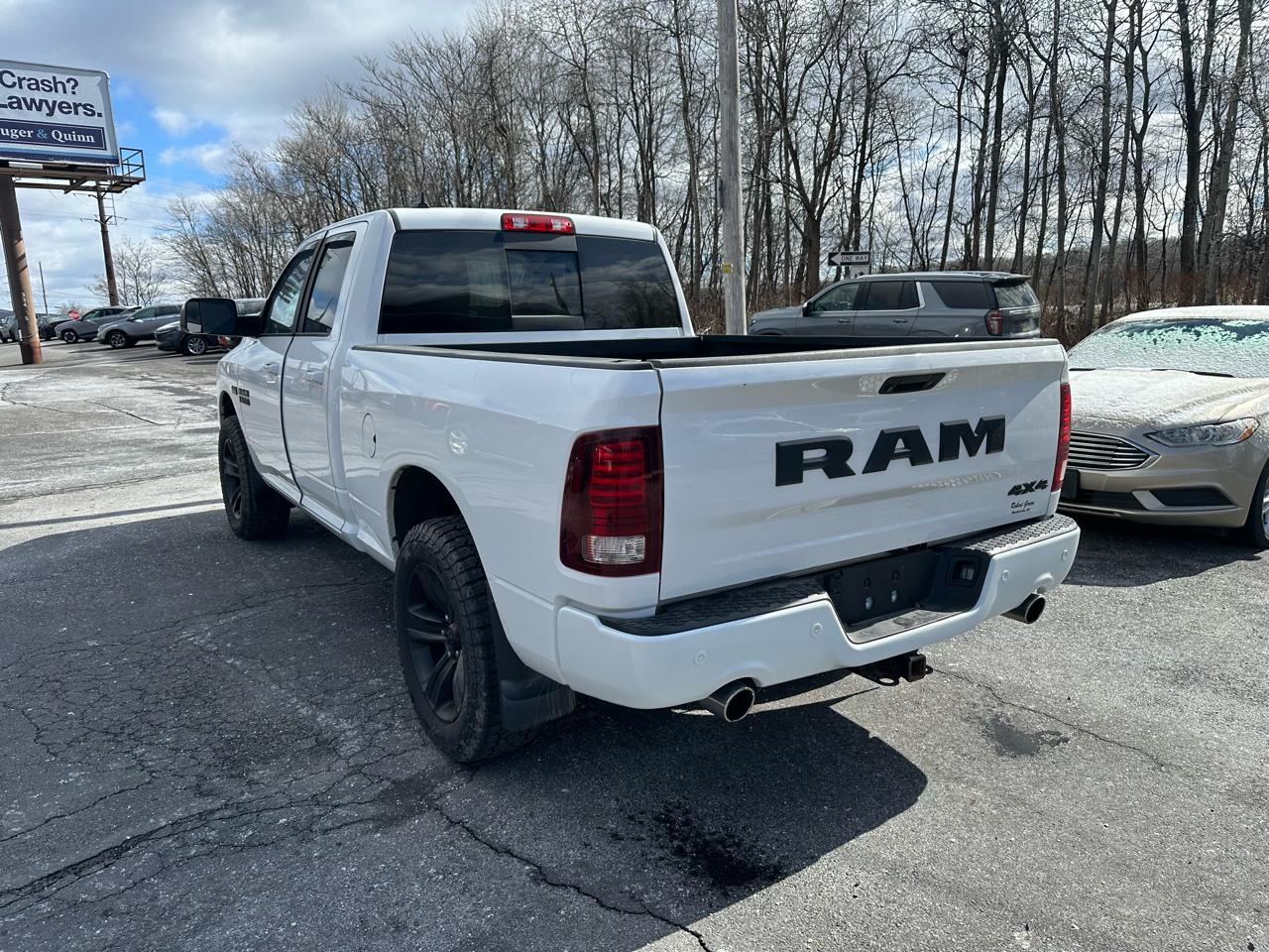 RAM 1500 4WD Quad Cab 140.5" Night 2018