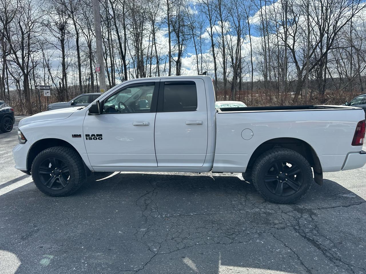 RAM 1500 4WD Quad Cab 140.5" Night 2018