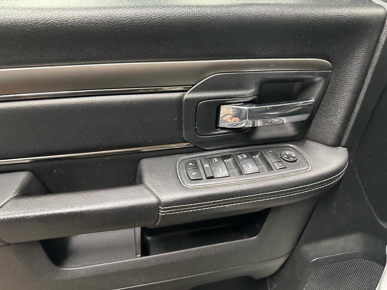 RAM 1500 4WD Quad Cab 140.5" Night 2018